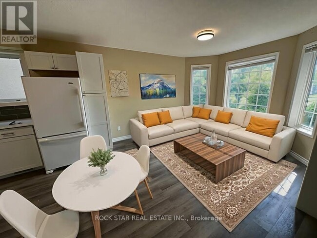 Photo du bâtiment - 31 Red Oak Dr