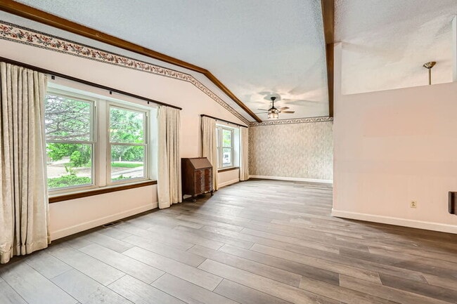 Building Photo - 7649 Safari Cir