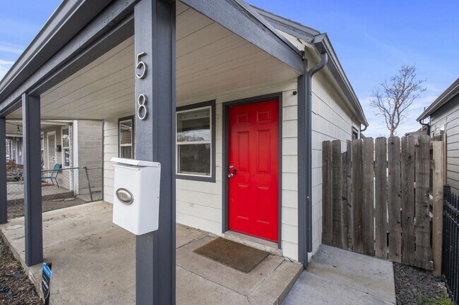 Foto del edificio - Cute Two Bedroom 1 Bathroom House in North RiNo
