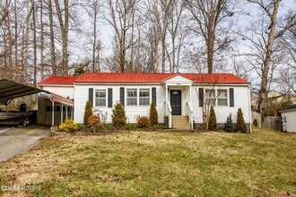 Building Photo - 319 Hermitage Dr