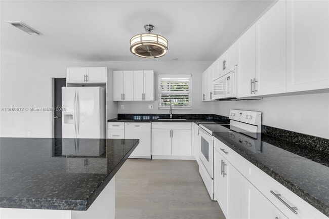 Foto del edificio - 4400 SW 89th Ave