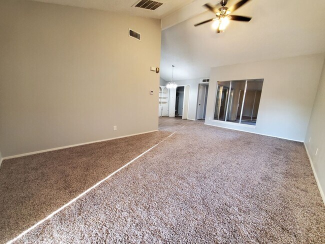 Foto del edificio - Cozy 2 bed, 2 bath home in SOUTHLAND PARK ADDITION AVAILABLE NOW!