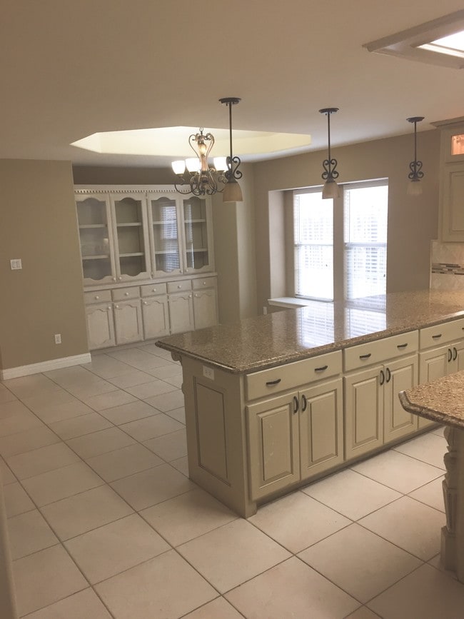 Big breakfast bar, plenty of storage!! - 10212 N 12th St