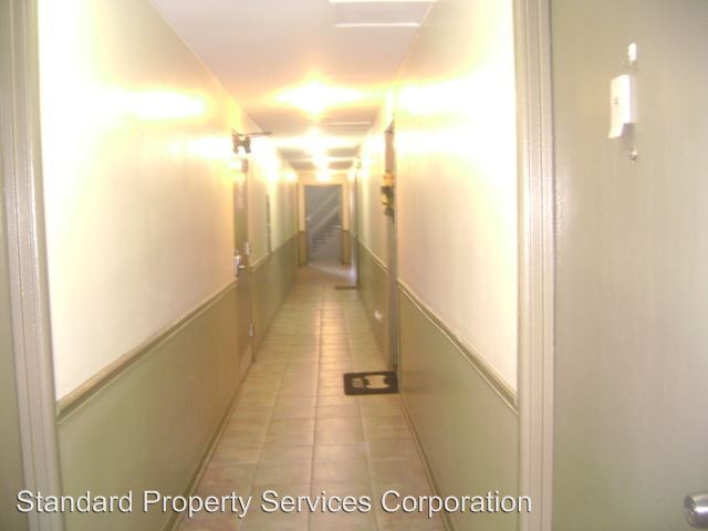 Foto del edificio - 2400 W Balmoral Ave
