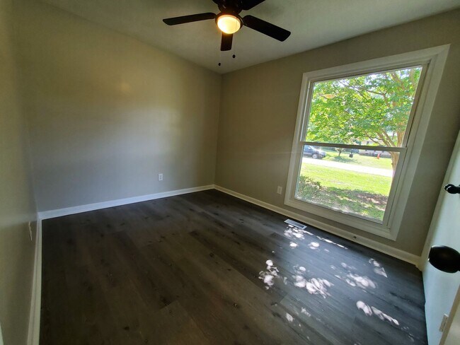 Building Photo - 1623 Lawhorne Dr