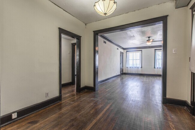 Foto del edificio - 500 Gladstone Blvd