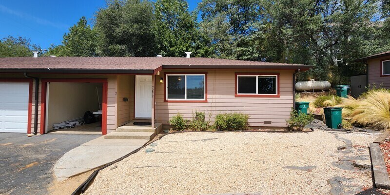 Primary Photo - 2879 Acacia Way