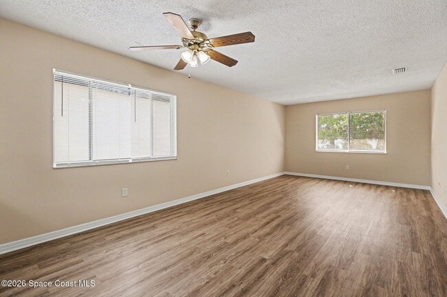 Foto del edificio - 2414 Fox Hollow Dr
