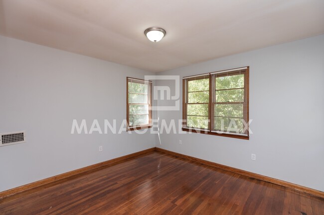 Building Photo - 7806 Paul Revere Dr