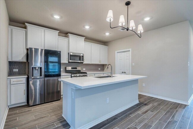 Building Photo - 133 Papaya Dr