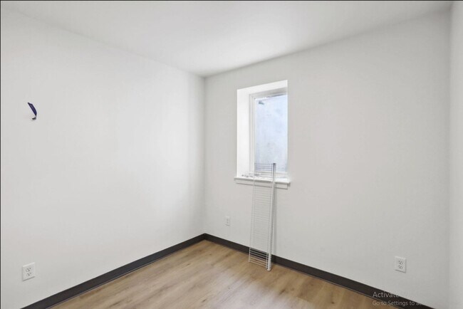 Foto del edificio - Spacious Townhome – Husky now leasing!