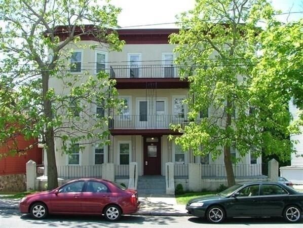 Foto del edificio - 100 Quincy Ave