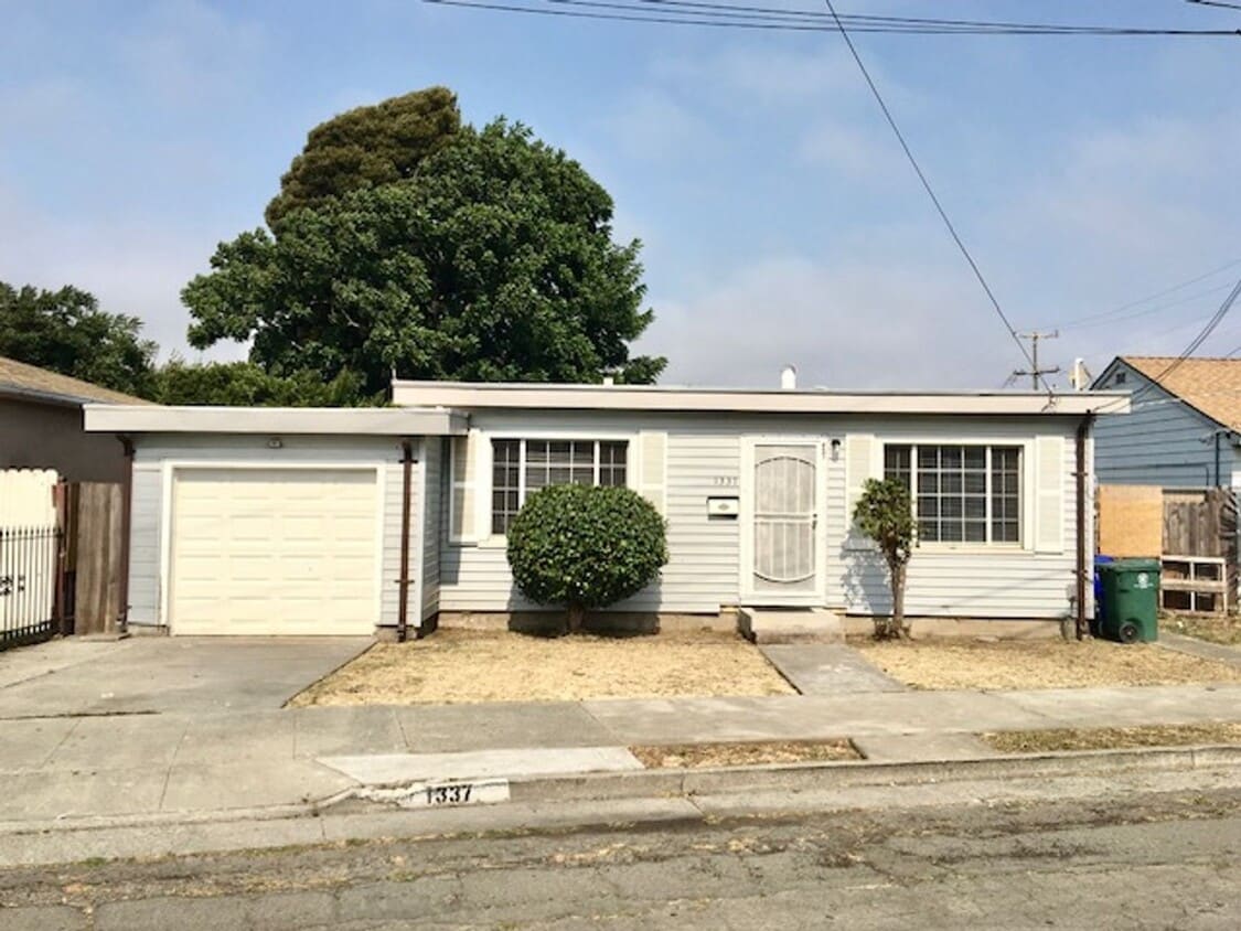 Foto principal - Great 3 bed 1.5 bath House with Garage in ...