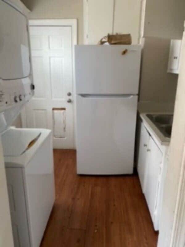Kitchen - 1400 Roslyn Dr