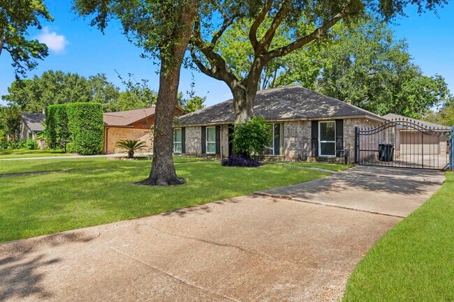 Foto del edificio - 11810 Rowood Dr
