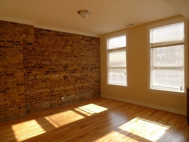 Building Photo - 1318 N Wood St