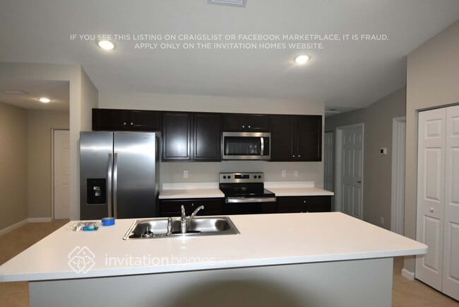 Building Photo - 1814 SE Genaro Terrace