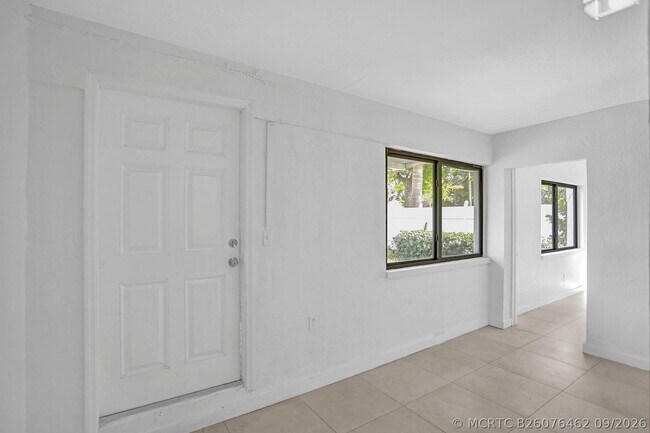 Foto del edificio - 8240 NW 1st Pl