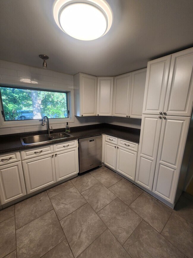 Foto del edificio - 7017 Quaker Rd