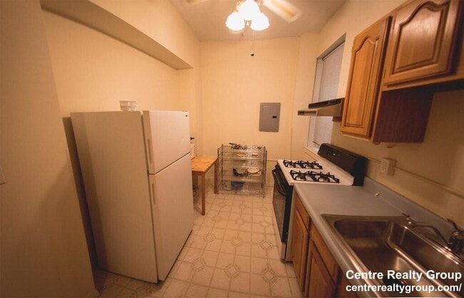 Building Photo - 2003 Commonwealth Ave