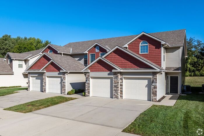 Foto principal - Eagle Creek Townhomes - Everything You Nee...