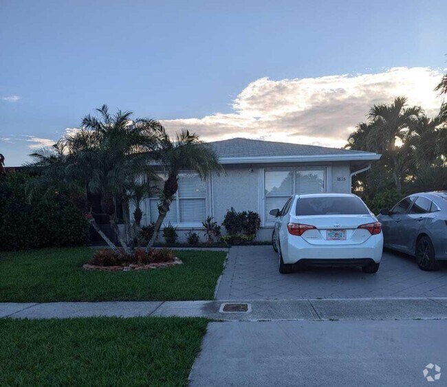 Best Luxury Meed Racquet Club Apartments for Rent Lake Worth, FL 1