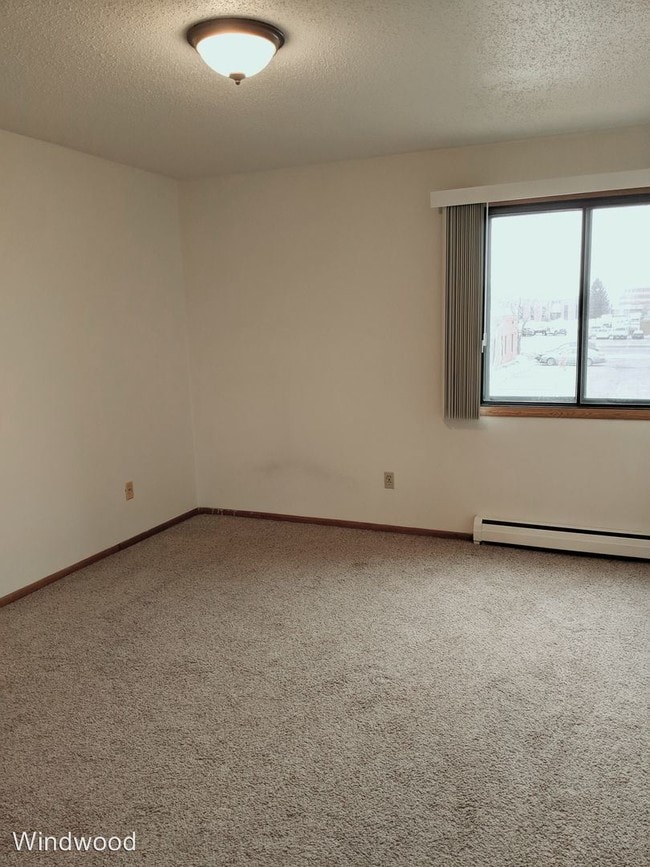 Building Photo - 2599 Villa Dr S