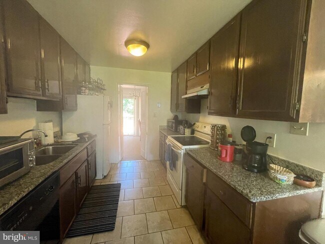 Foto del edificio - 8420 Idylwood Rd