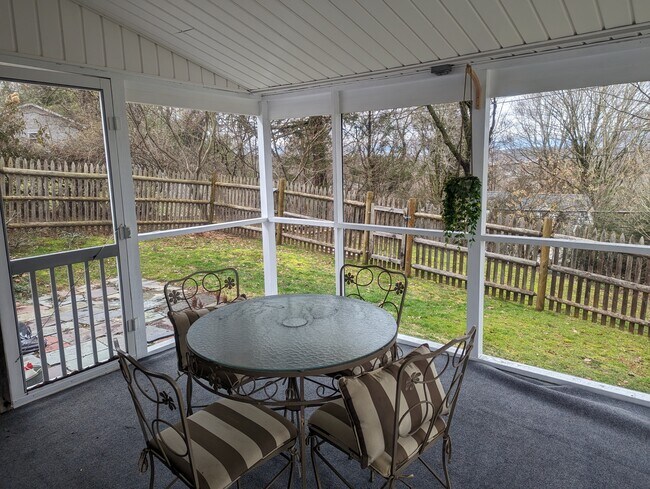 Building Photo - 9 Topstone Dr