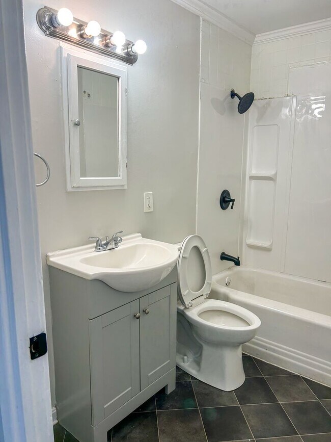 Building Photo - Newly Remodeled Two Bedroom Home in South ...