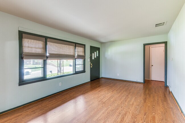 Foto del edificio - 5317 Redbud Ln