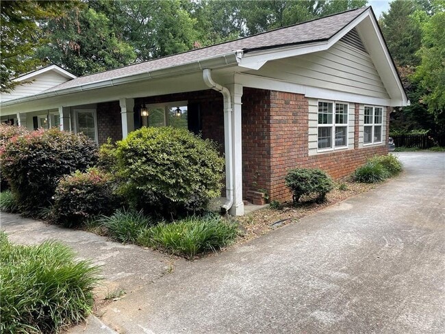 Building Photo - 1351 Old Johnson Ferry Rd NE