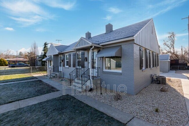 Building Photo - 1000 N 27th St