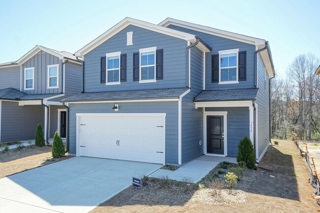 Foto del edificio - Three Bedroom Home!