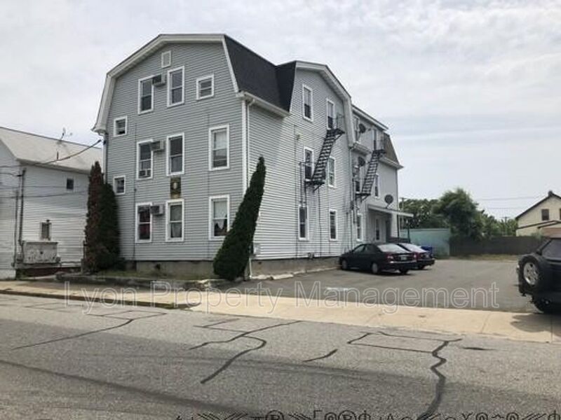 22 Lawn Ave Unit 2F, Pawtucket, RI 02860 Condo for Rent in Pawtucket