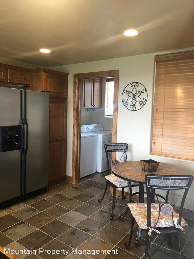 Building Photo - 3 br, 2.5 bath House - 6127 N Fox Point Ci...