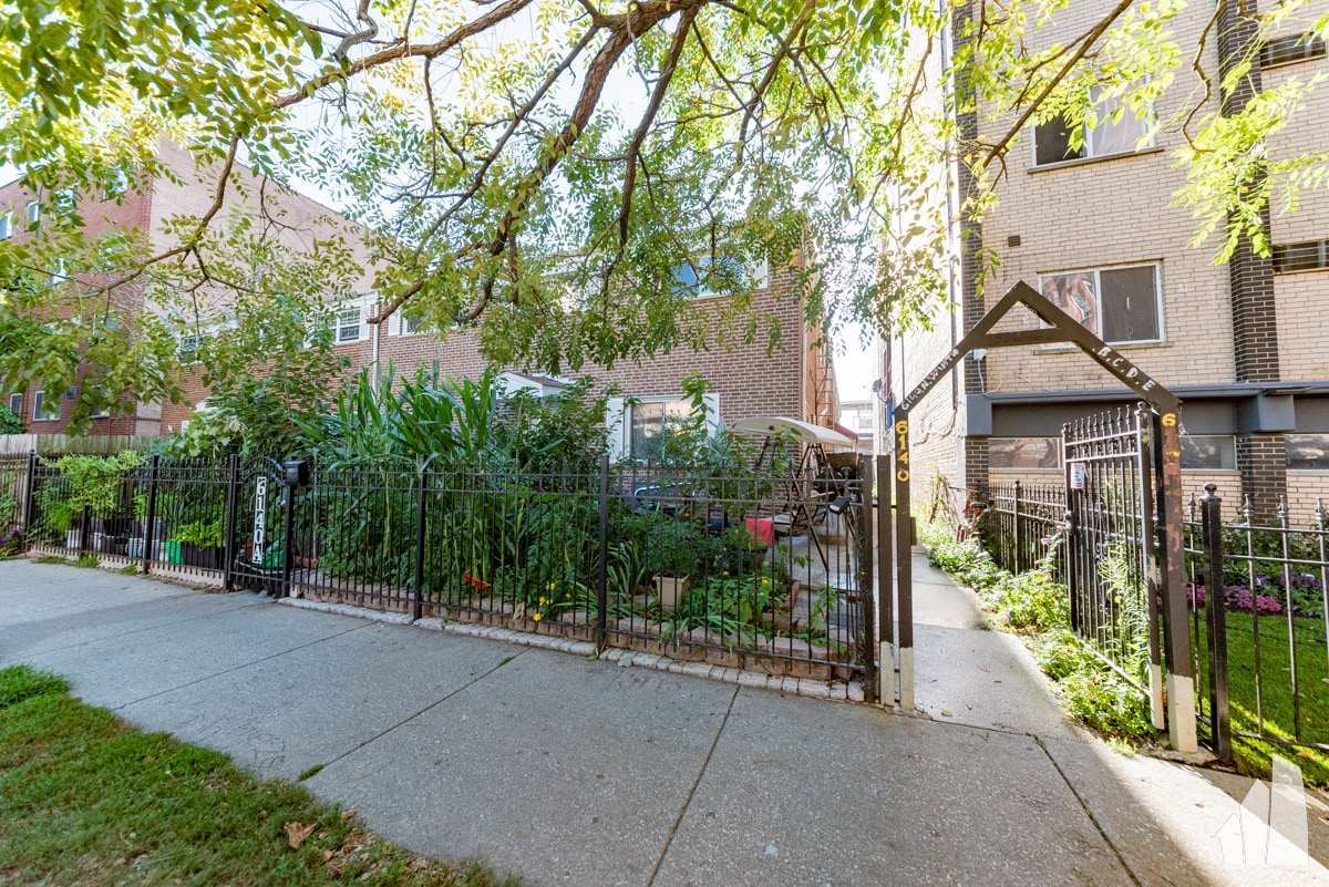 Primary Photo - 6140 N Winthrop Ave