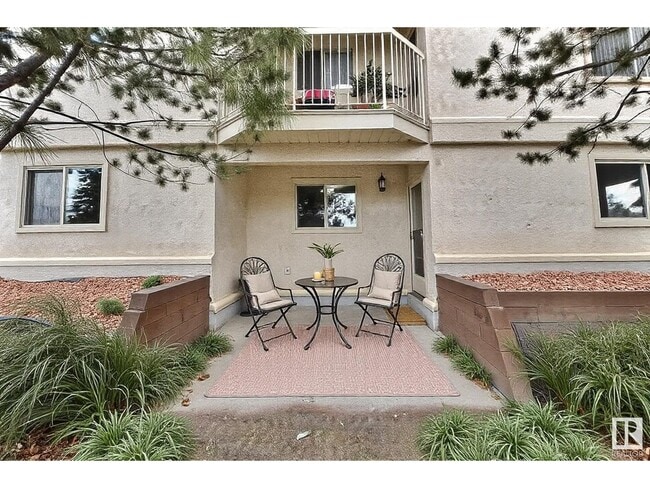 Building Photo - 18012 95 Av NW