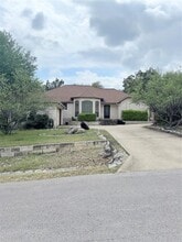 Building Photo - 611 Rolling Green Dr