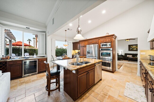 Foto del edificio - 370 Cypress Point Dr