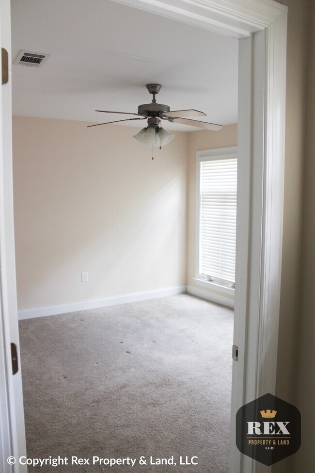 Foto del edificio - Amazing 3-Story Townhouse Close To SRP Park & Downtown North Augusta