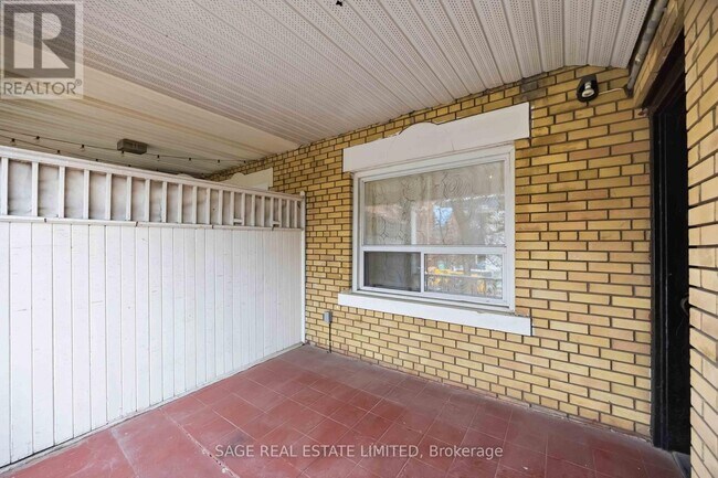 Photo du bâtiment - 251 High Park Ave