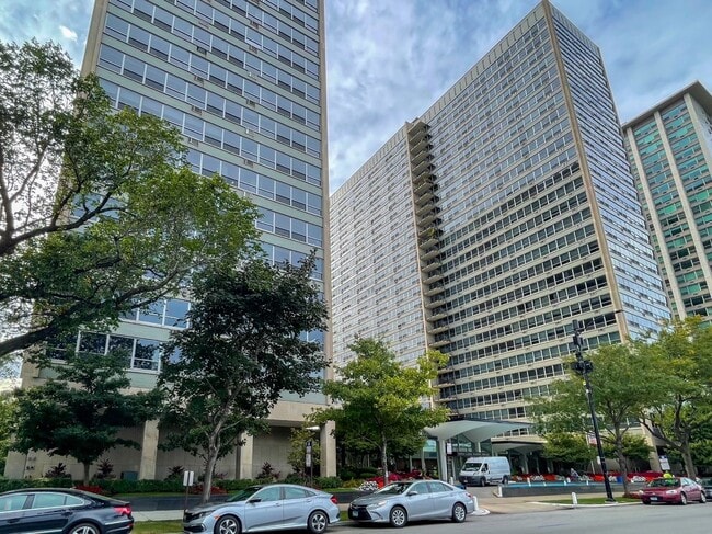 Building Photo - 3550 N Lake Shore Dr