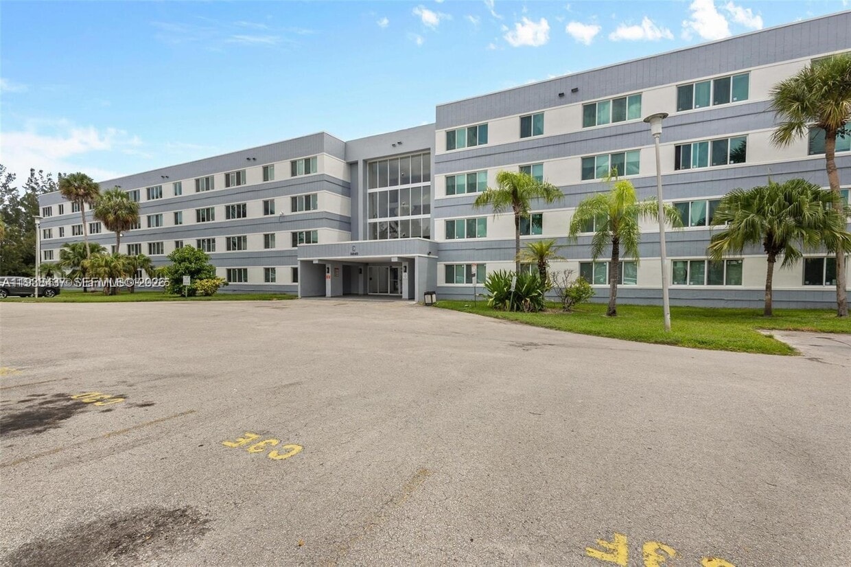 Foto del edificio - 14840 Naranja Lakes Blvd