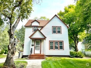 Building Photo - 1407 S University Dr