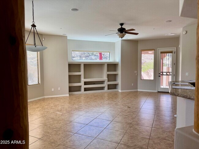 Foto del edificio - 6091 E Knolls Way N