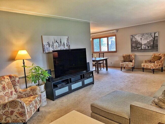 Foto del edificio - 6233 Parnell Ave