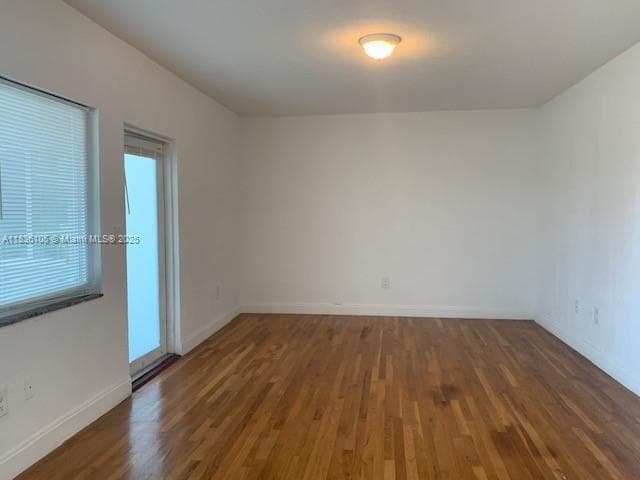 Foto principal - 7207 Bay Dr