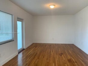 Building Photo - 7207 Bay Dr