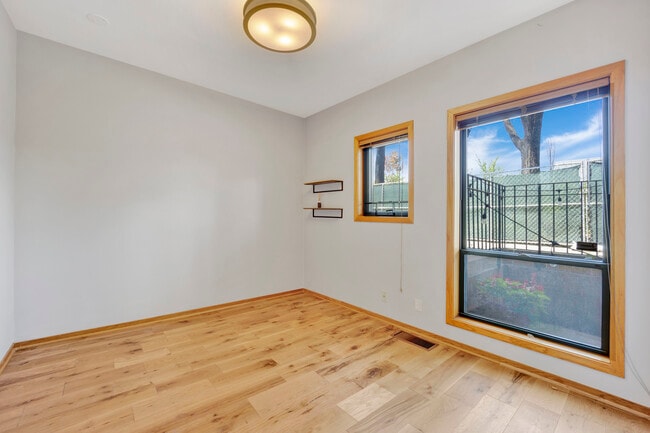 Building Photo - 711 S Ashland Ave